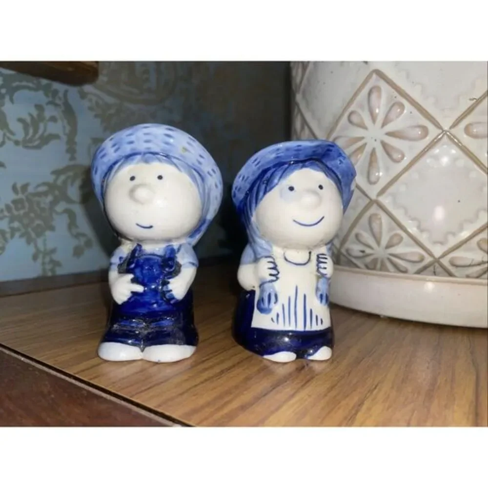 Vintage Delft Blue Boy and Girl Salt and Pepper Shaker Set  Souvenir of‎ Holland